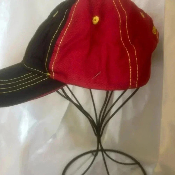 WIZARDING WORLD OF HARRY POTTER LICENSED GRYFFINDOR BASEBALL STYLE HAT - Picture 3 of 6